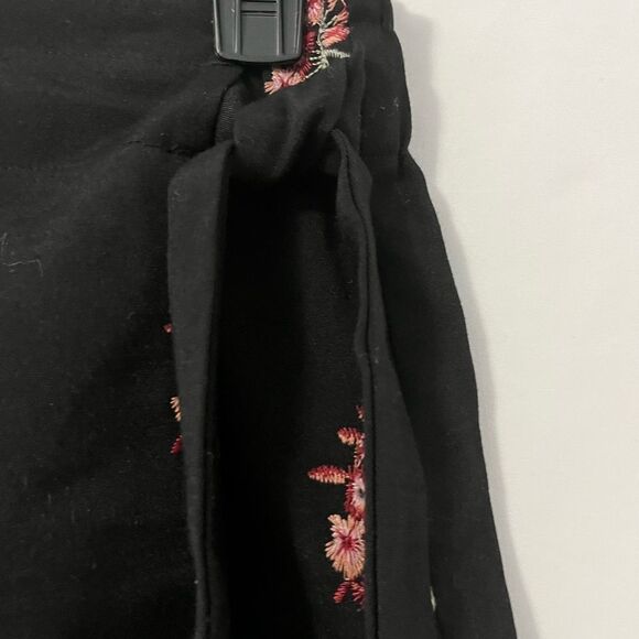 Endless Rose Skort Black Flowers Embroidered Size S - Picture 2 of 8